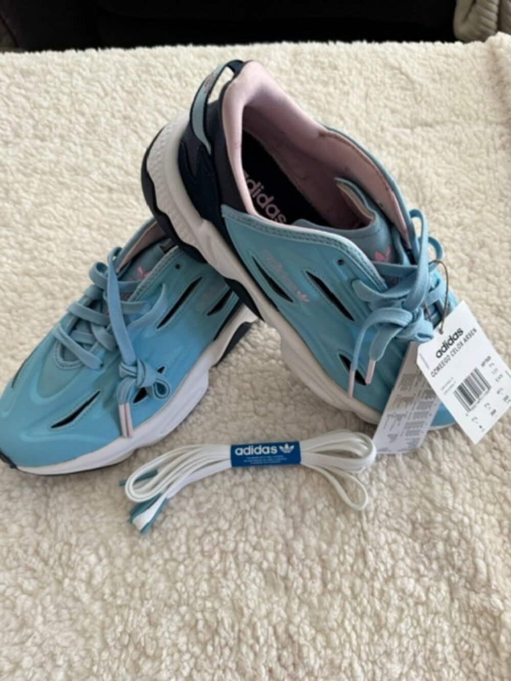 Ozweego Celox Arsenal Trainers